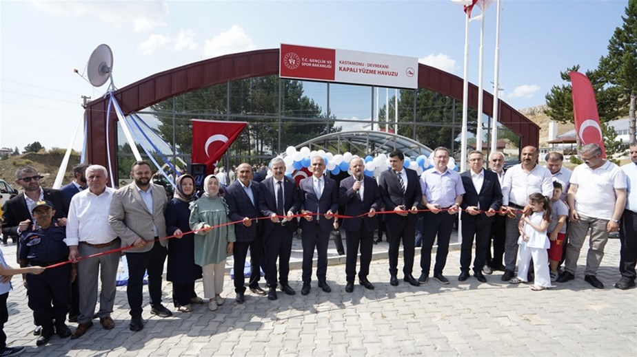DEVREKANİ KAPALI YÜZME HAVUZU HİZMETE AÇILDI