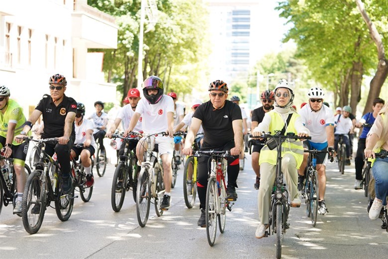  PEDALLAR İSTİKLAL İÇİN DÖNDÜ! 