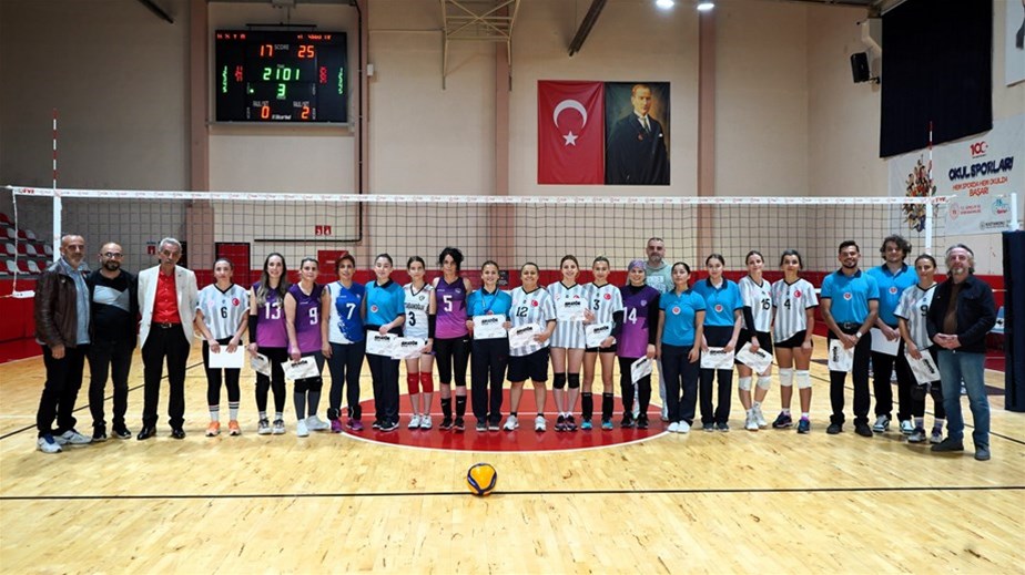 AMATÖR SPOR HAFTASI’NDA VETERAN VOLEYBOLCULAR TER DÖKTÜ