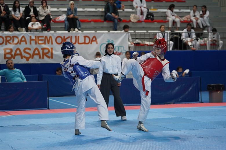 OSF KÜÇÜKLER VE YILDIZLAR TAEKWONDO İL BİRİNCİLİĞİ DÜZENLENDİ