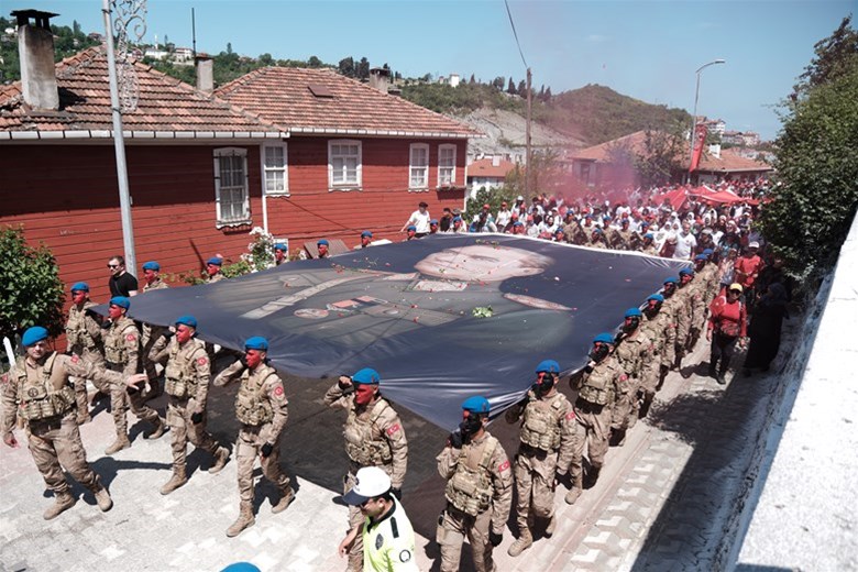 ATATÜRK VE İSTİKLAL YOLU YÜRÜYÜŞÜ COŞKUYLA BAŞLADI