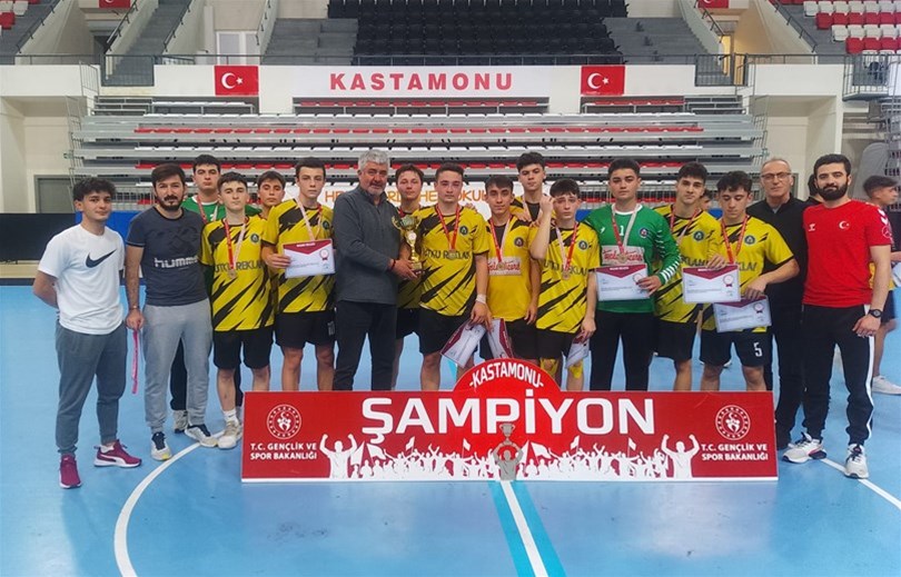 OSF HENTBOL GENÇ-A İL BİRİNCİSİ İNEBOLU FUAT SEZGİN ANADOLU LİSESİ OLDU